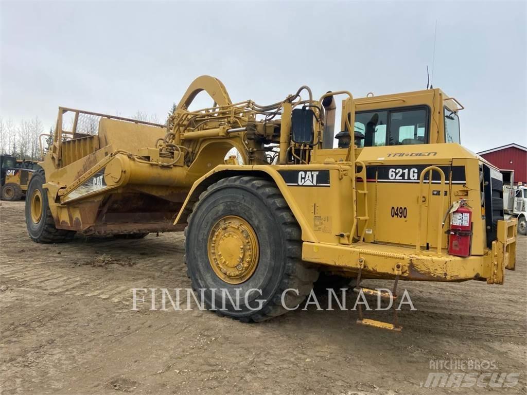 CAT 621G Skrēperi