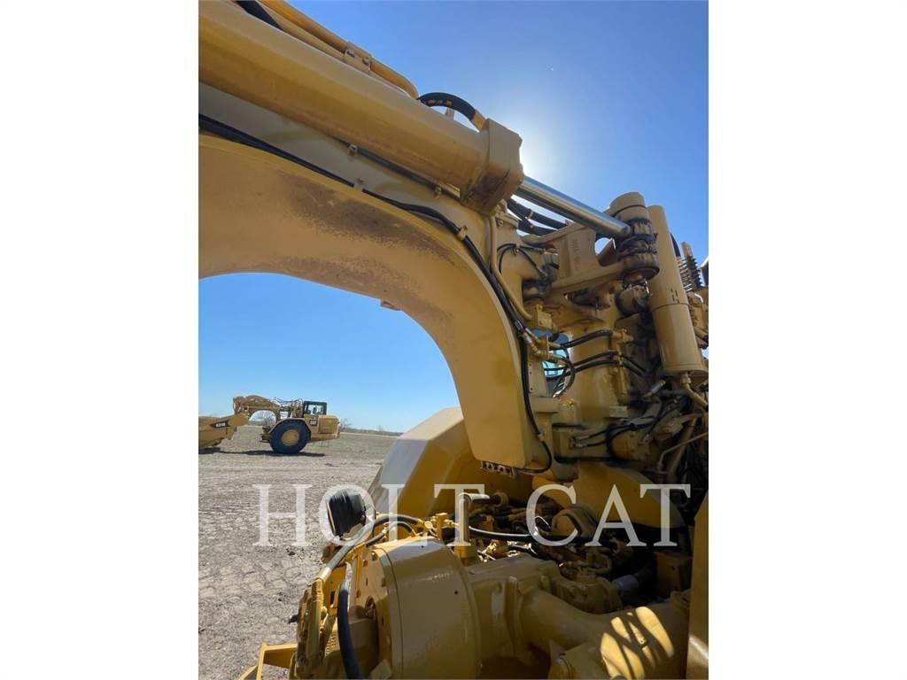CAT 621G Skrēperi