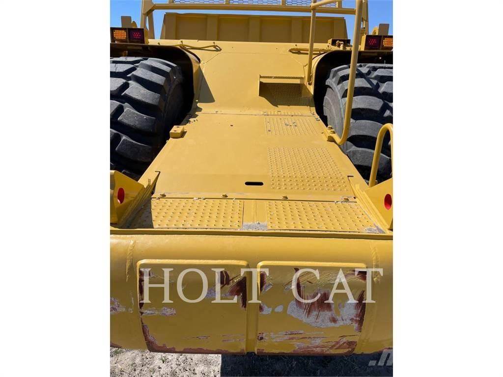 CAT 621G Skrēperi
