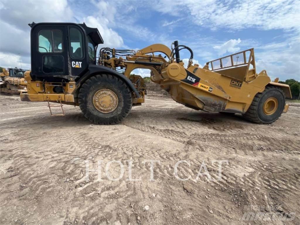 CAT 621K Skrēperi