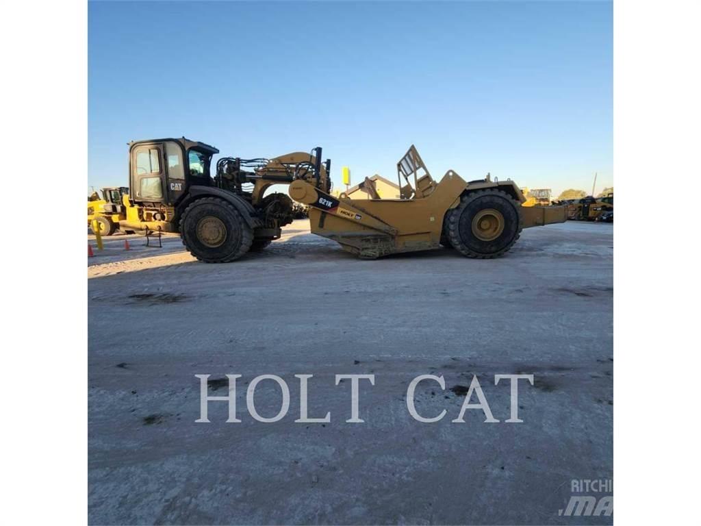 CAT 621K Skrēperi