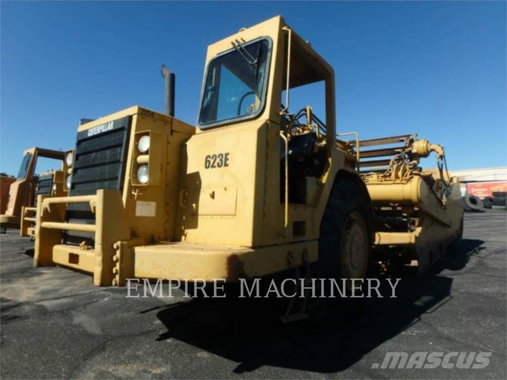 CAT 623E Skrēperi