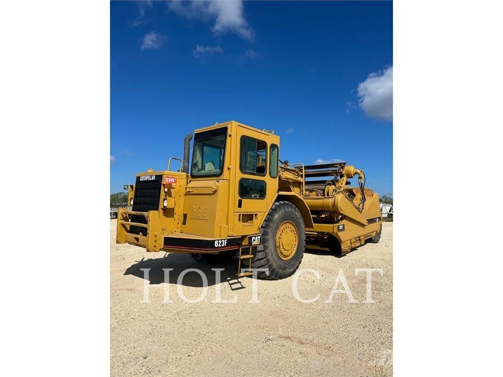 CAT 623F Skrēperi