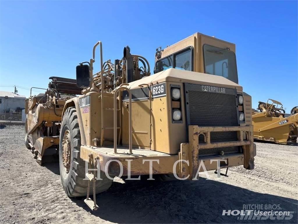 CAT 623G Skrēperi