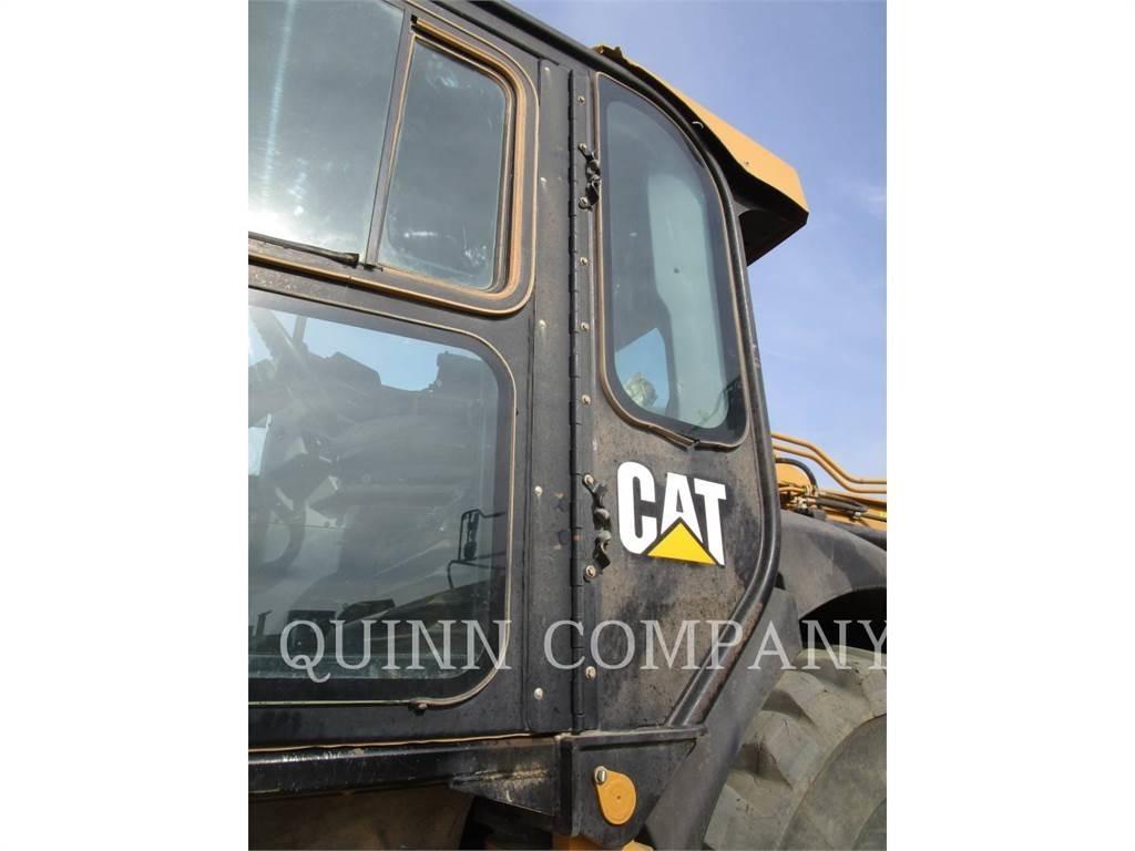 CAT 623H Skrēperi