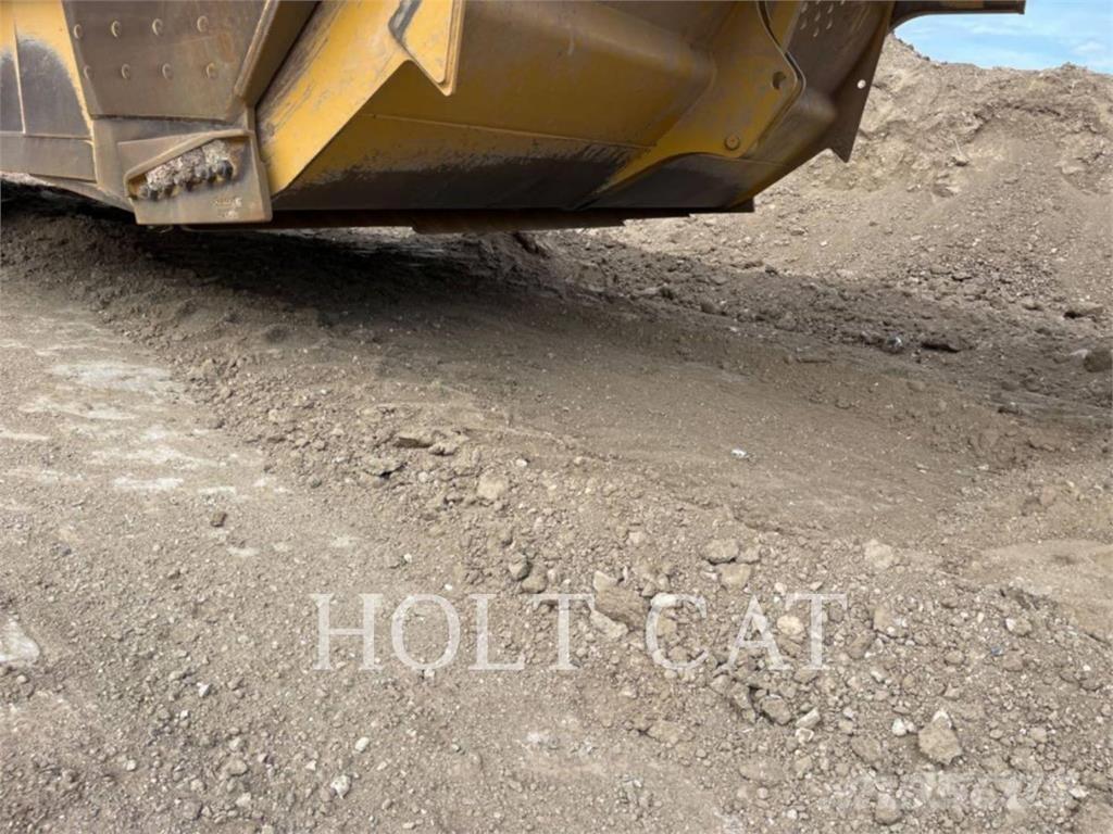 CAT 631 Skrēperi
