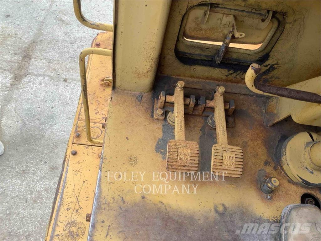 CAT 631D Skrēperi