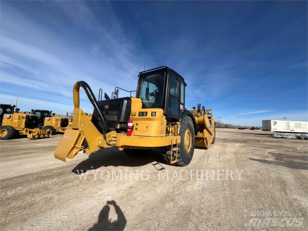 CAT 637 Skrēperi