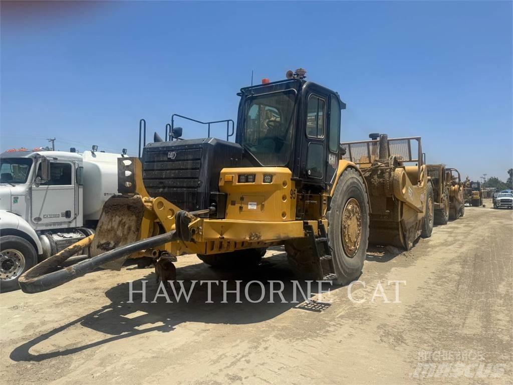 CAT 657 Skrēperi