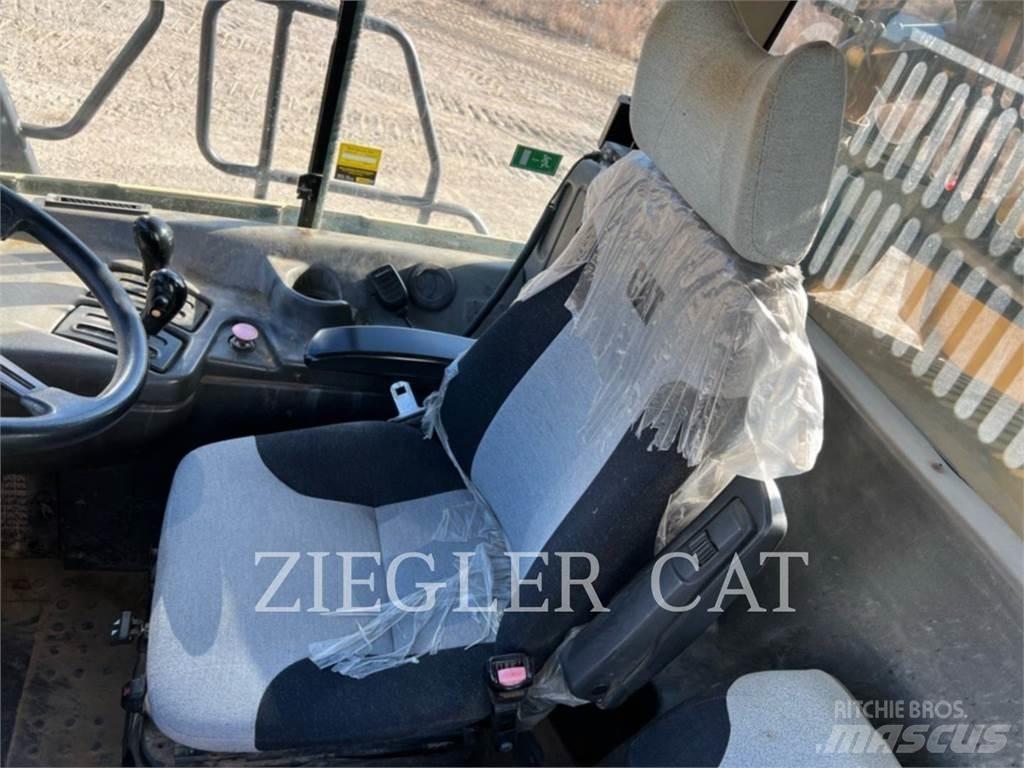 CAT 725 Artikulētie pašizgāzēji