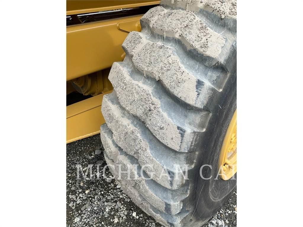 CAT 725 T Artikulētie pašizgāzēji