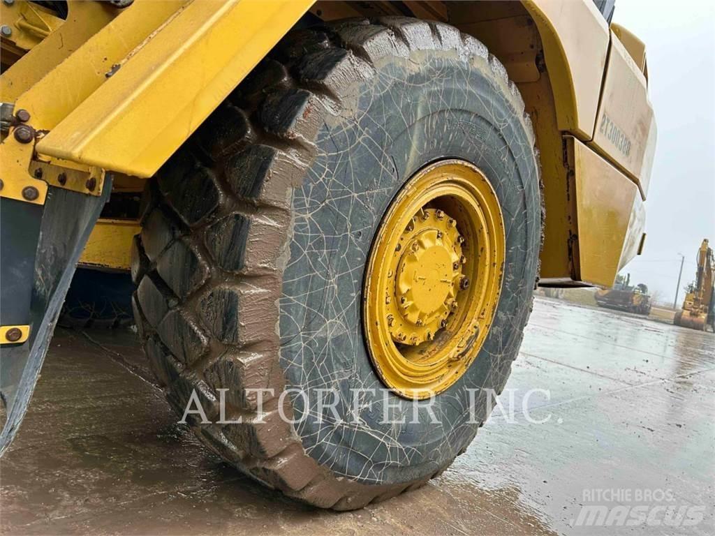 CAT 725C2 Artikulētie pašizgāzēji