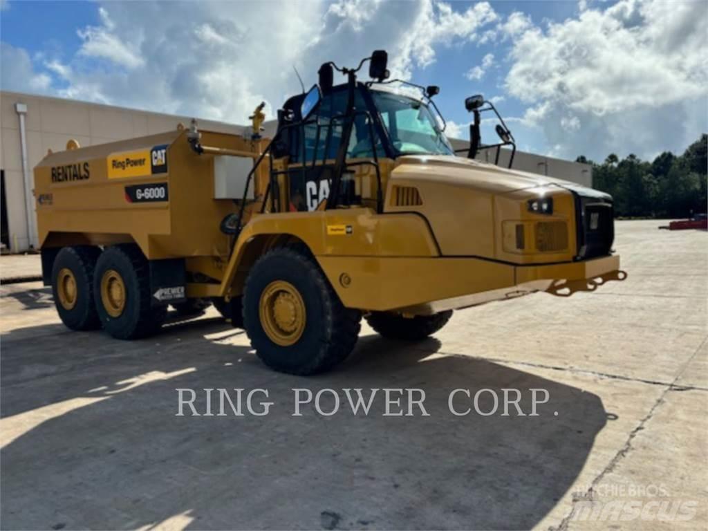 CAT 725CWW Autocisterna