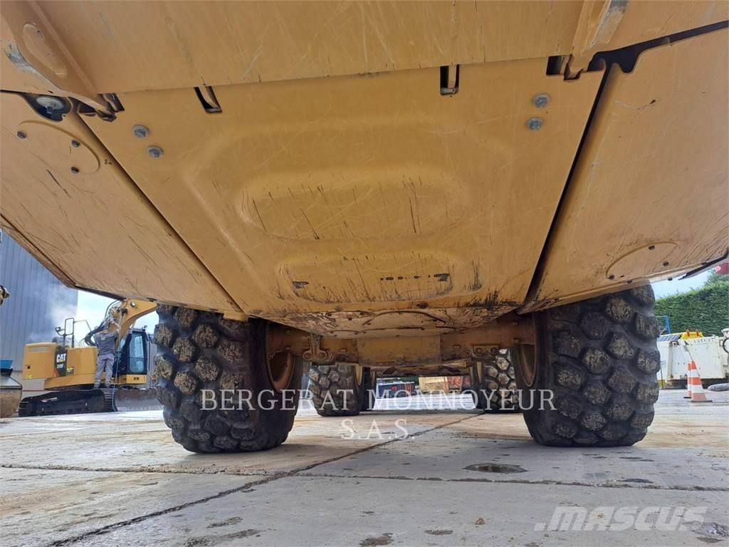 CAT 730 Artikulētie pašizgāzēji