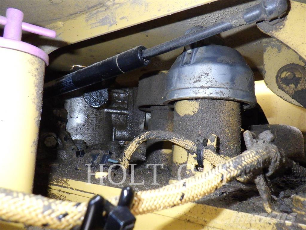 CAT 735 Artikulētie pašizgāzēji