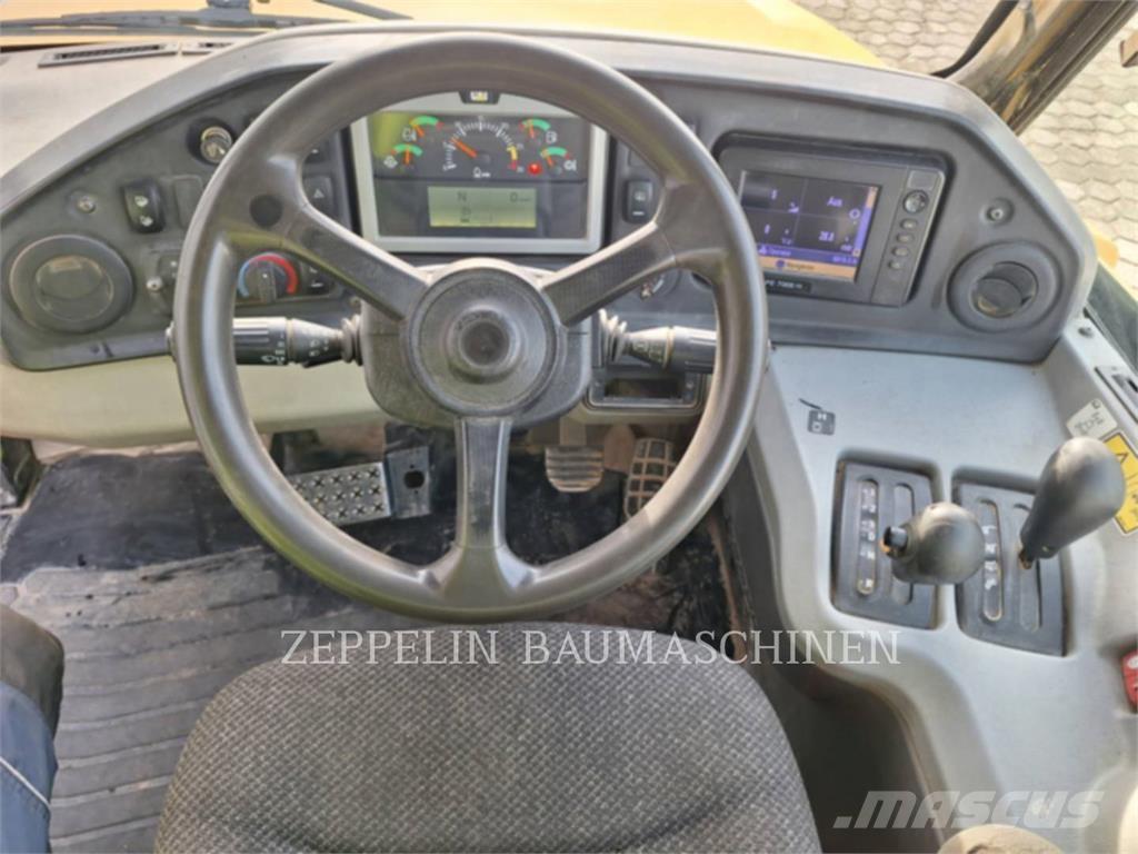 CAT 735B Artikulētie pašizgāzēji