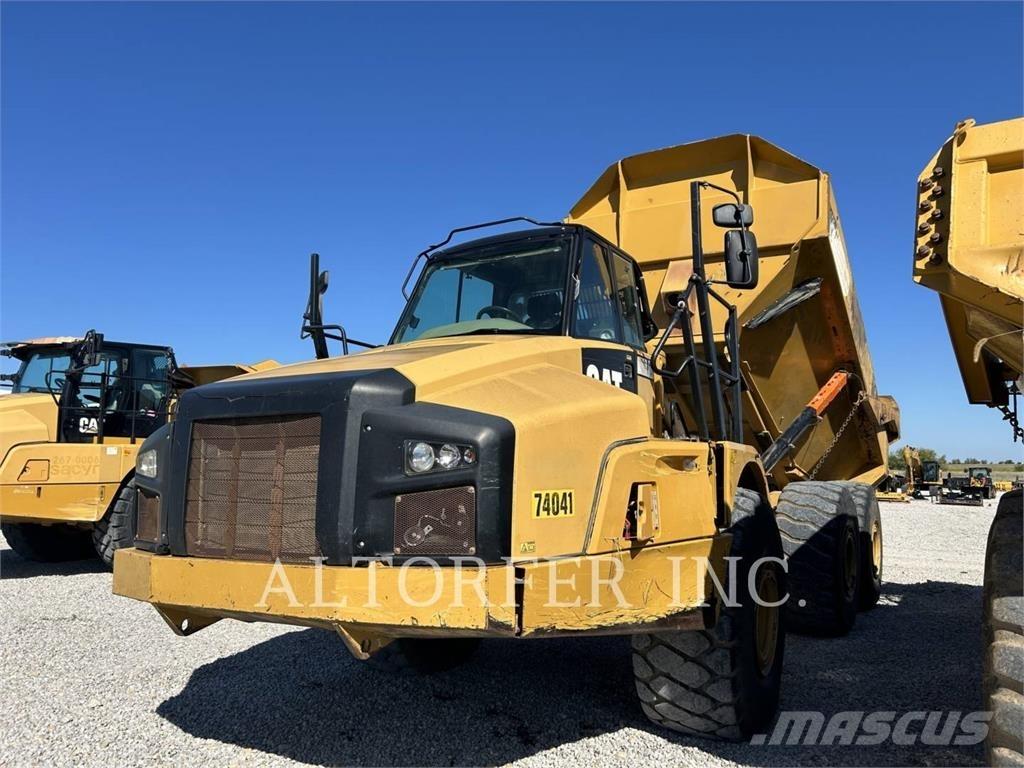 CAT 740B Artikulētie pašizgāzēji