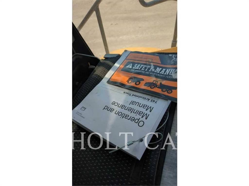 CAT 745 Artikulētie pašizgāzēji