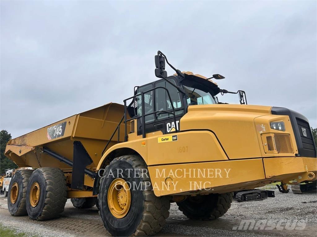CAT 745 Artikulētie pašizgāzēji
