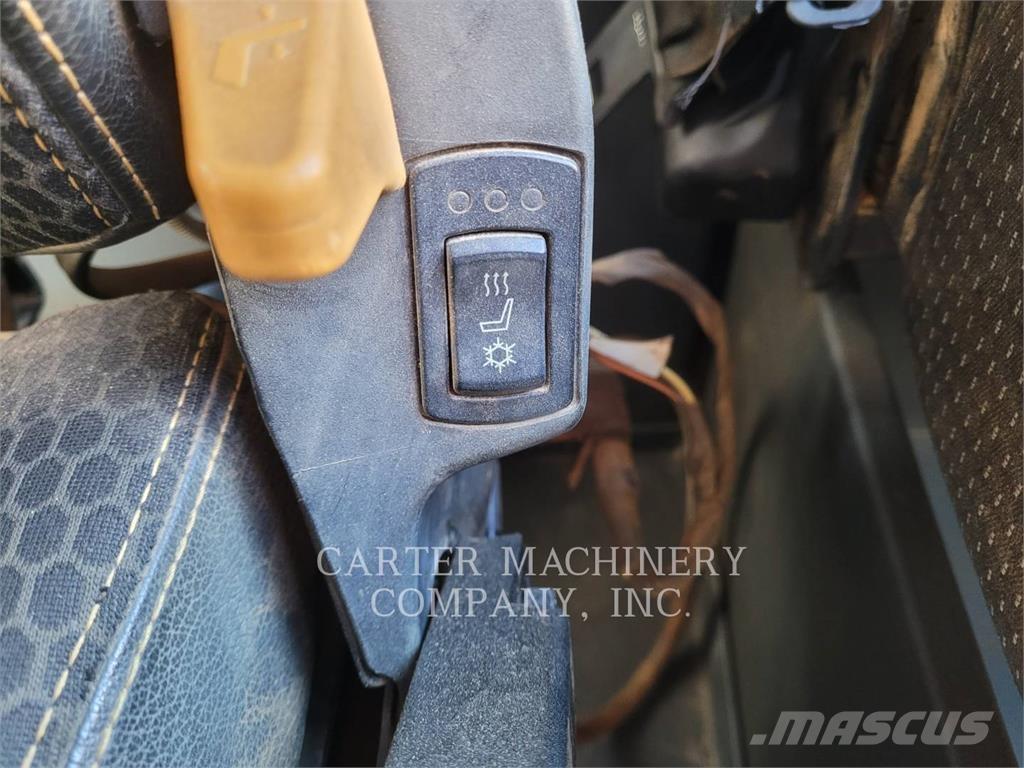 CAT 745 Artikulētie pašizgāzēji