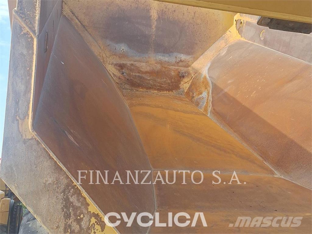 CAT 745 Artikulētie pašizgāzēji