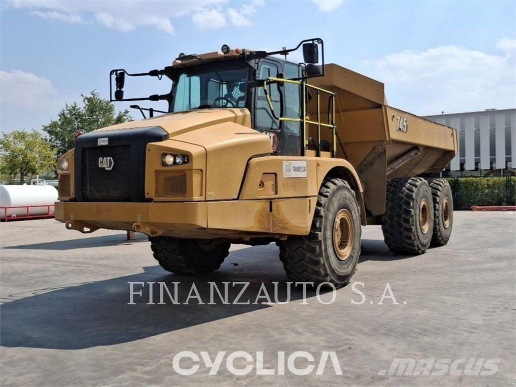 CAT 745 Artikulētie pašizgāzēji