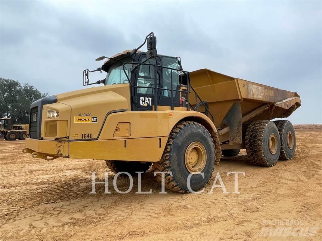 CAT 745-04 Artikulētie pašizgāzēji