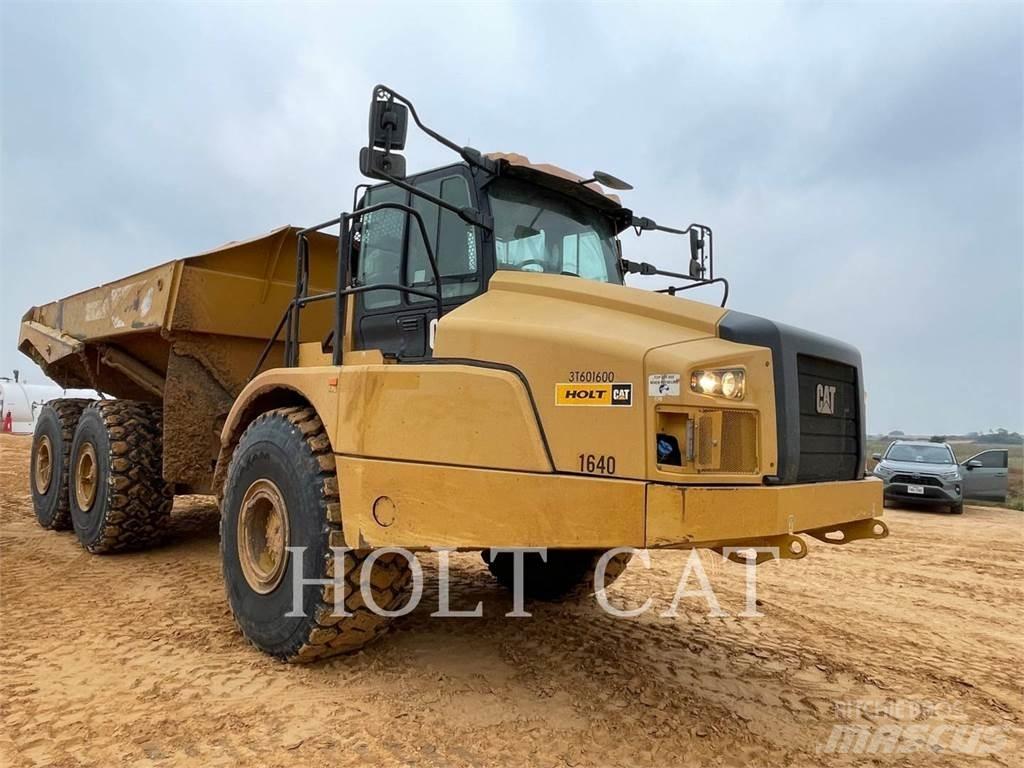CAT 745-04 Artikulētie pašizgāzēji