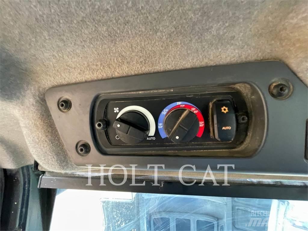 CAT 745-04 Artikulētie pašizgāzēji