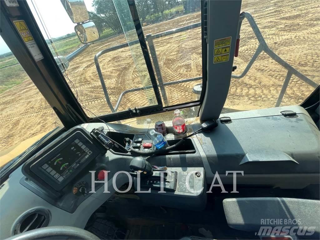 CAT 745-04 Artikulētie pašizgāzēji