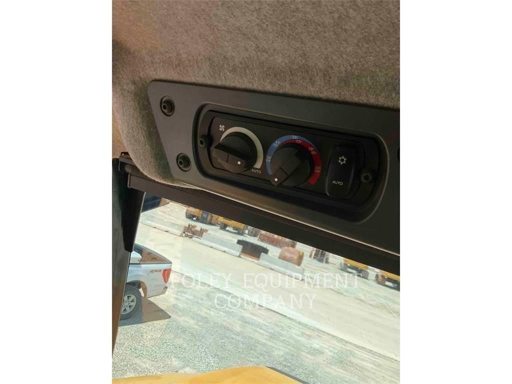 CAT 745-04 Artikulētie pašizgāzēji