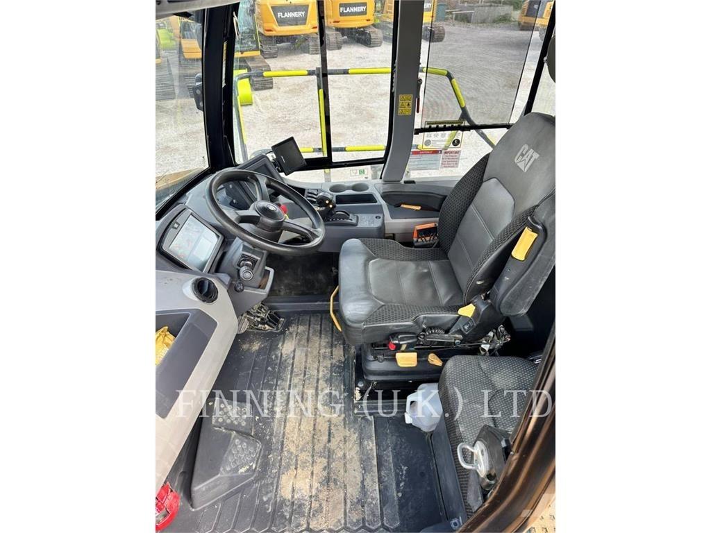 CAT 745-04 Artikulētie pašizgāzēji