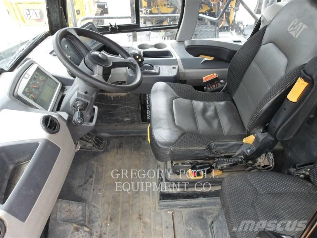 CAT 745-04 Artikulētie pašizgāzēji