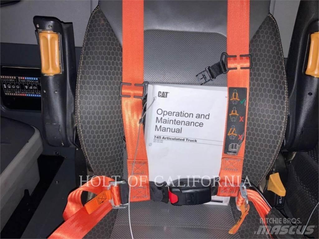 CAT 745 WT Autocisterna