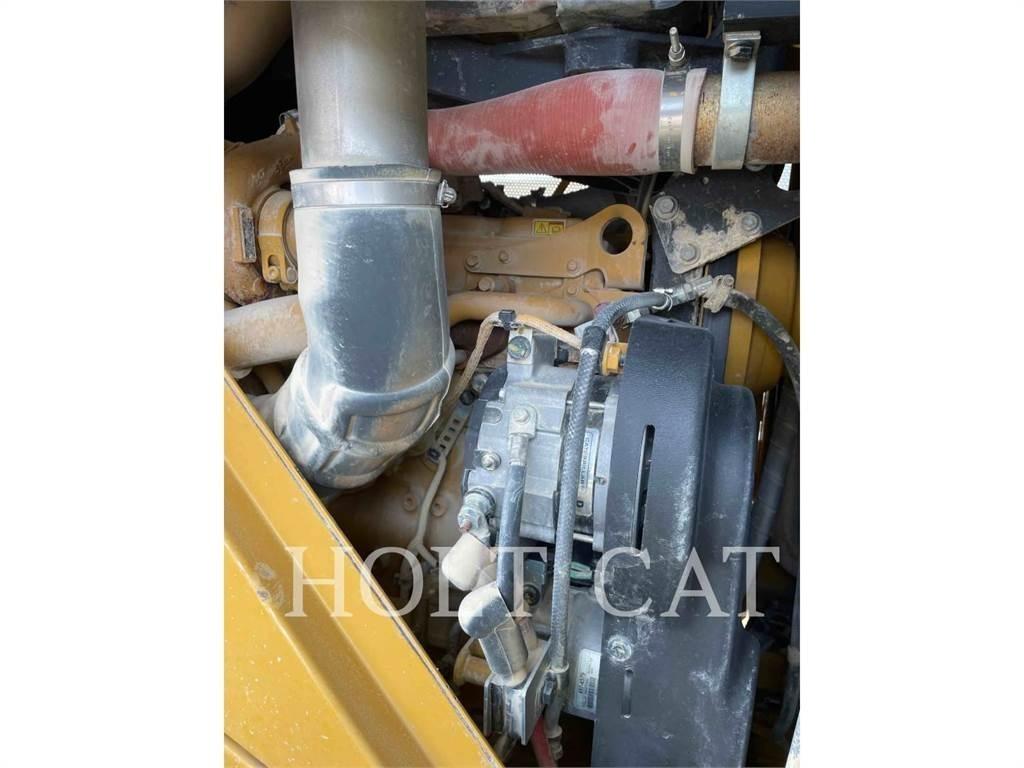 CAT 815 Augsnes blīvētāji