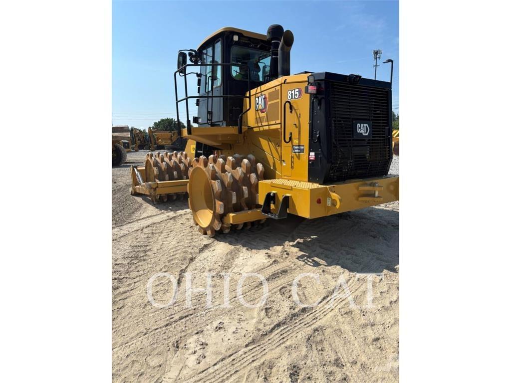 CAT 815 Riteņu buldozeri