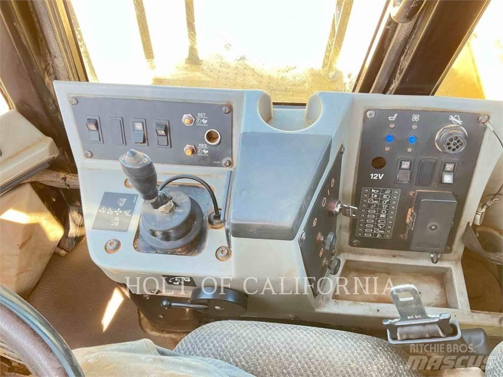 CAT 815F2 Augsnes blīvētāji