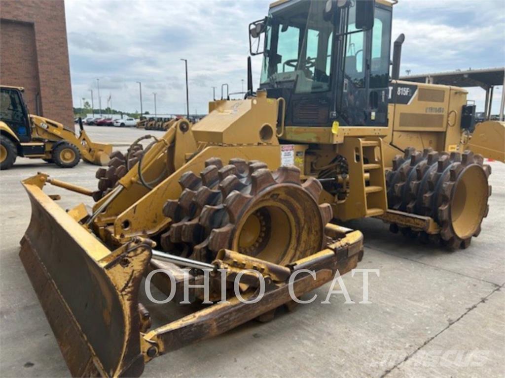 CAT 815F2 Riteņu buldozeri
