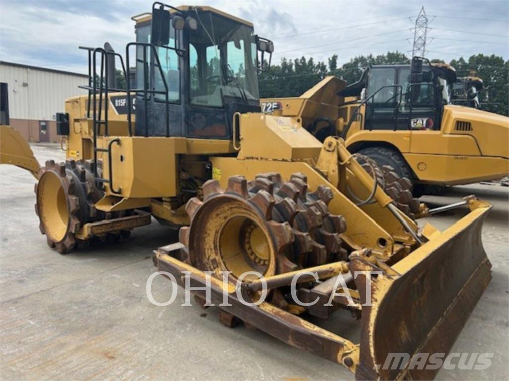 CAT 815F2 Riteņu buldozeri