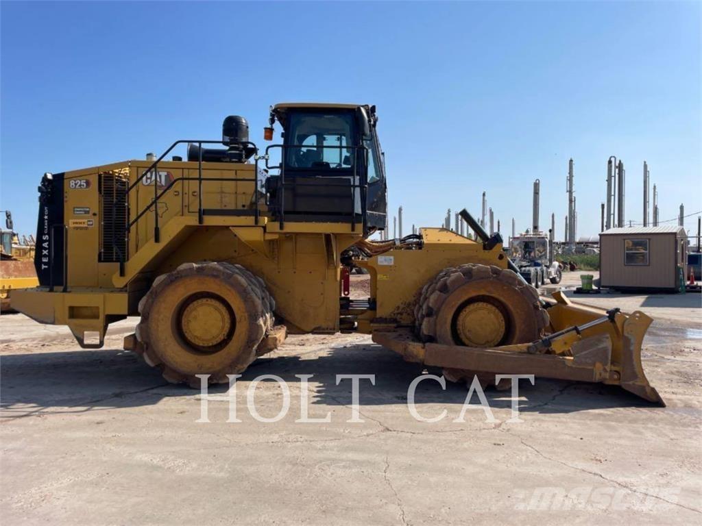 CAT 825 Augsnes blīvētāji