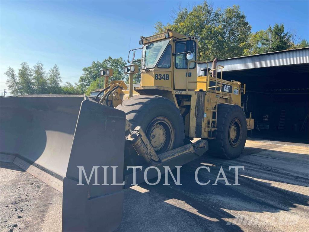 CAT 834B Riteņu buldozeri