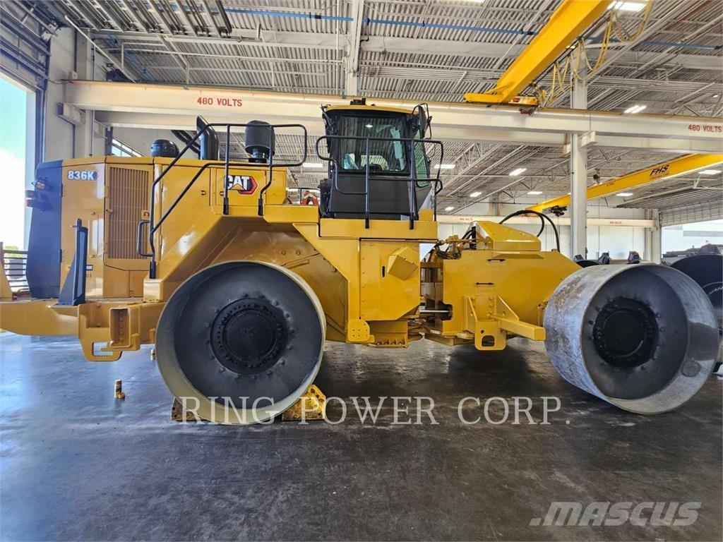 CAT 836K Augsnes blīvētāji