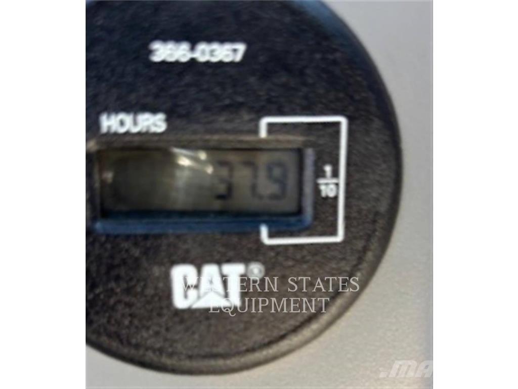 CAT 903 Iekrāvēji uz riteņiem