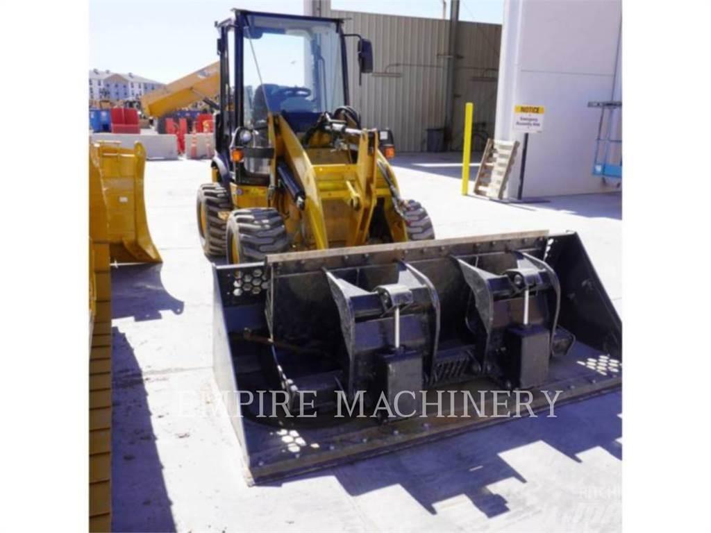 CAT 903C2 Iekrāvēji uz riteņiem