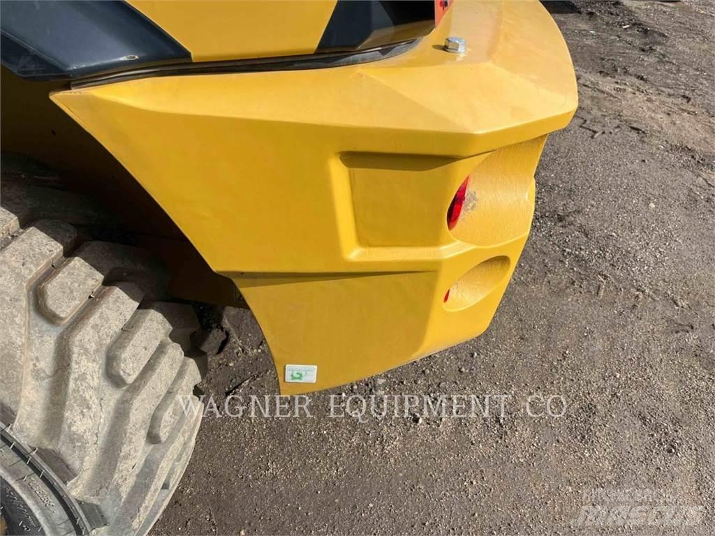 CAT 903D Iekrāvēji uz riteņiem