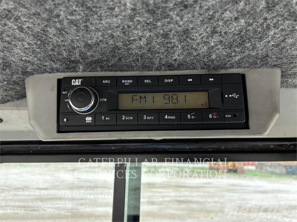 CAT 903D Iekrāvēji uz riteņiem