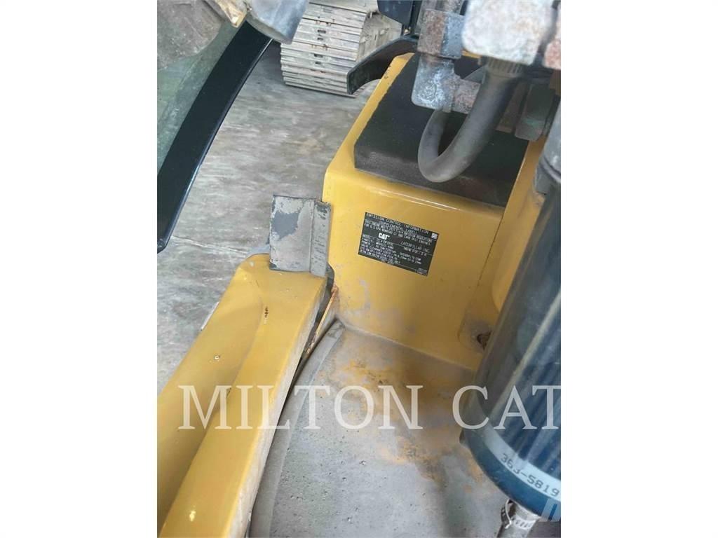 CAT 903D Iekrāvēji uz riteņiem