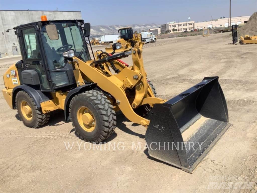 CAT 906 Iekrāvēji uz riteņiem