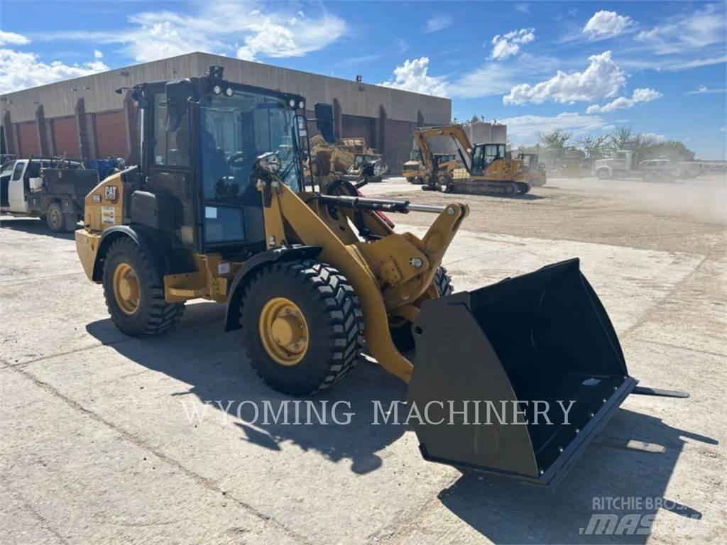 CAT 906 Iekrāvēji uz riteņiem