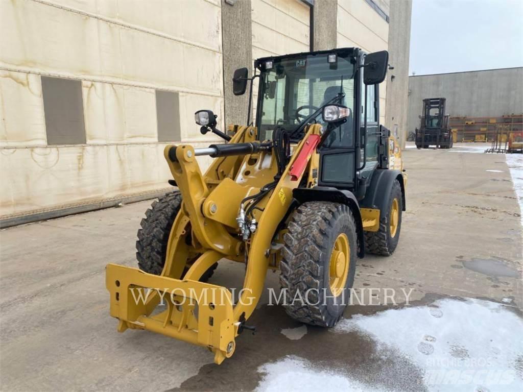CAT 906 Iekrāvēji uz riteņiem